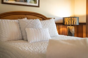 2 bedrooms, desk, iron/ironing board, travel cot