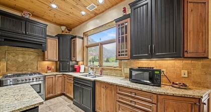 Riverfront Dream House 4 Bedroom/Loft 3.5 Bath