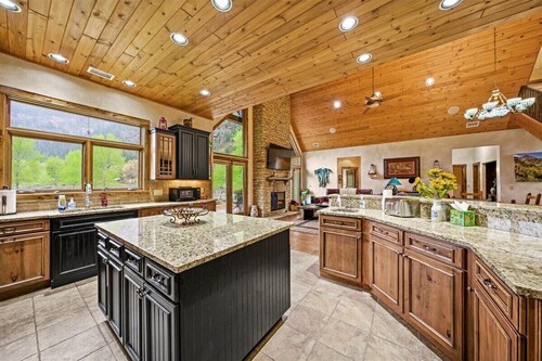 Riverfront Dream House 4 Bedroom/Loft 3.5 Bath