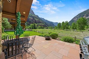 屋外ダイニングエリア