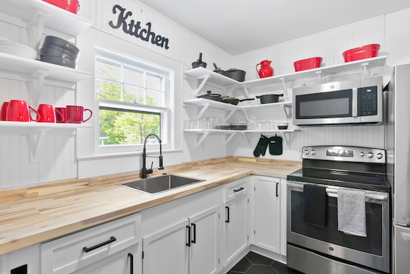 Micro-ondes, four, plaque de cuisson, lave-vaisselle