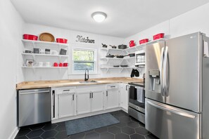 Micro-ondes, four, plaque de cuisson, lave-vaisselle