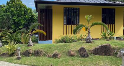 Villa Apartment 1A with tropical garden view,quiet location, 3 min. to the beach