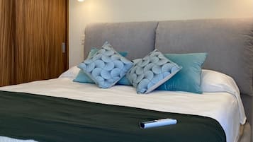 2 makuuhuonetta, silitysrauta/-lauta, vuodevaatteet