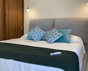 2 bedrooms, iron/ironing board, bed sheets
