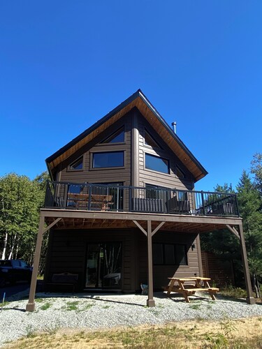 Chalet in the heart of the mountains - 800m from Mont Edouard; 10km from the Saguenay Fjord