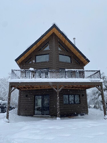 Chalet in the heart of the mountains - 800m from Mont Edouard; 10km from the Saguenay Fjord