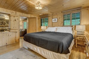 2 makuuhuonetta, silitysrauta/-lauta, Wi-Fi, vuodevaatteet