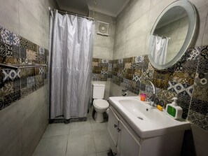 Apartamento, 2 habitaciones, accesible para personas con discapacidad, vistas a la ciudad | Baño