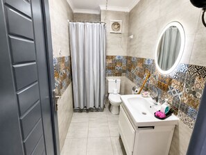 Apartment, 2 Schlafzimmer, barrierefrei, Gartenblick | Badezimmer