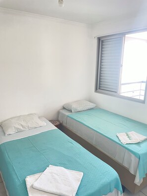 1 bedroom, bed sheets
