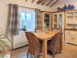 Dining - The Old Foundry Holiday Cottage (Burgh Le Marsh, near Skegness)
