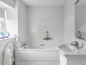 Towels - The Old Foundry Holiday Cottage (Burgh Le Marsh, near Skegness)