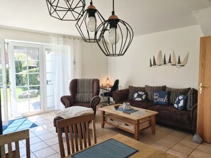 Smart TV, books, stereo