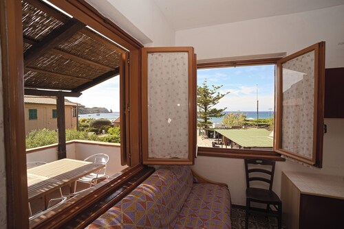 Margherita-1: 4+2 with breathtaking sea views of Giglio Campese beach.