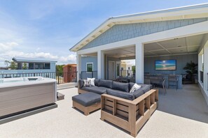 Terrace/patio - Golf Cart, Community Pool, Rooftop Hot Tub, Bikes (Inlet Beach)