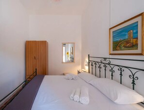 Room - Charming Italian Villa in Torre Castiglione With Private Entrance (Porto Cesareo)
