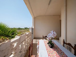 Balcony - Charming Italian Villa in Torre Castiglione With Private Entrance (Porto Cesareo)