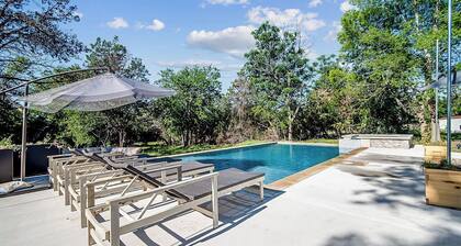 Luxe Poolside Retreat w/Sauna-Minutes from Downtown!