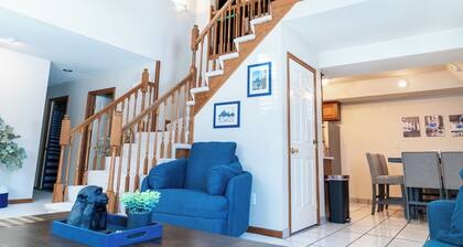 Pet-Friendly Windsor Heights Stay – Ideal for Reunions, Road Trips & Remote Work