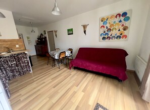Living area - Apartment n°3 - T2 bedroom & separate bathroom (Lamalou-les-Bains)