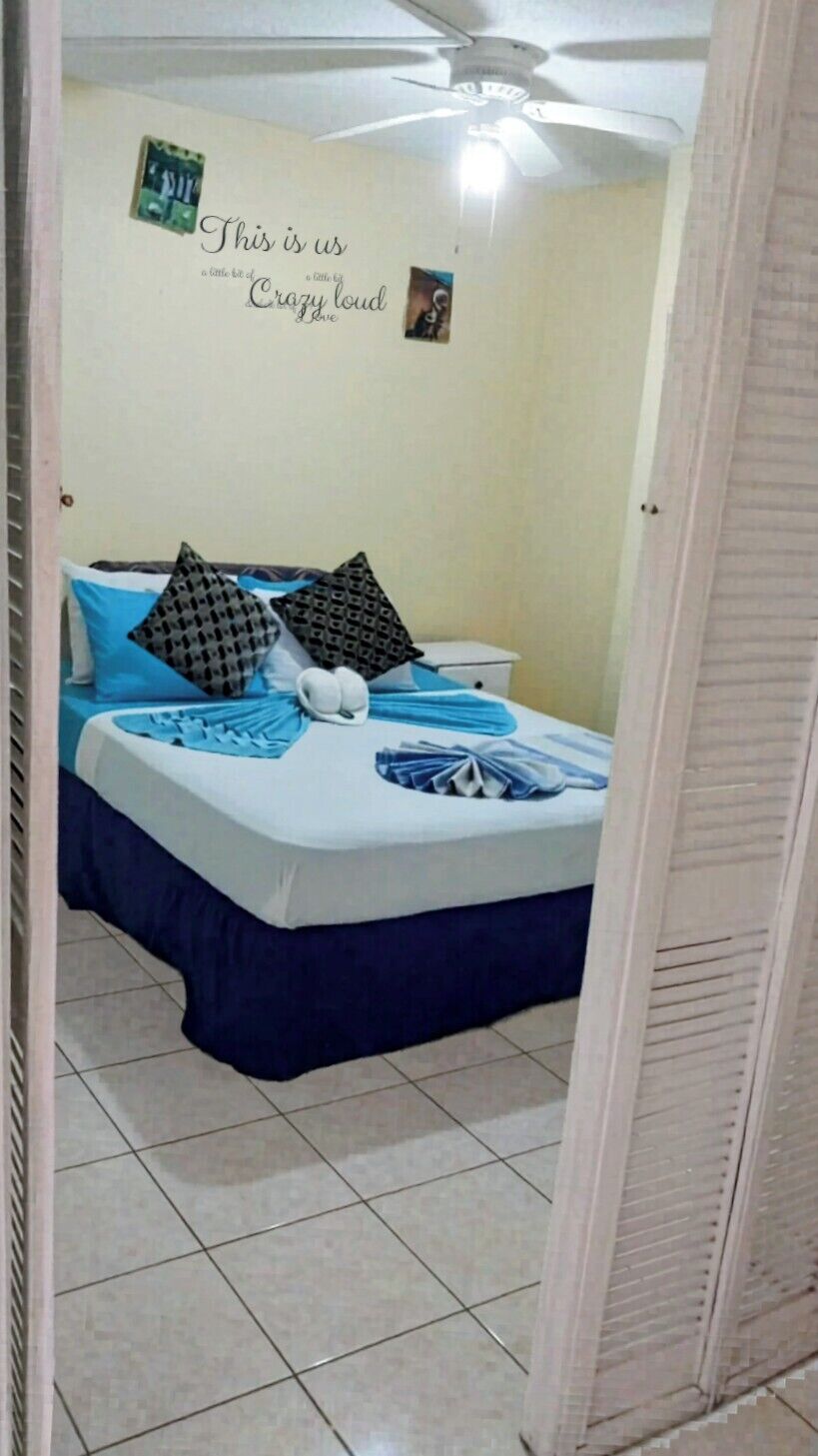 1 habitación, tabla de planchar con plancha, wifi gratis y ropa de cama 