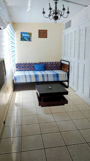 1 bedroom, iron/ironing board, WiFi (free), bed sheets - Adventure-Ready Beach Studio in Ocho Rios (Ocho Rios)