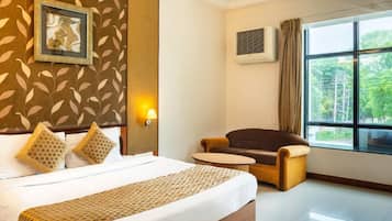 Executive Double or Twin Room, City View | 1 bedroom, in-room safe, desk, laptop workspace