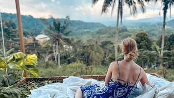 ํจ๋ฐ๋ฆฌ ๋ฐฉ๊ฐ๋ก, ์นจ์ค 2๊ฐ, ์ฐ ์ ๋ง | ํ
๋ผ์ค/ํํฐ์ค