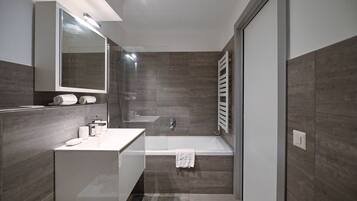 Appartement, 1 chambre, balcon, vue lac | Salle de bain