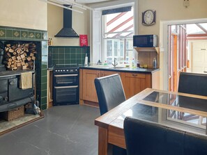 Cookware/dishes/utensils