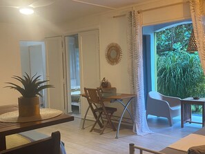 4 bedrooms, desk, iron/ironing board, travel crib