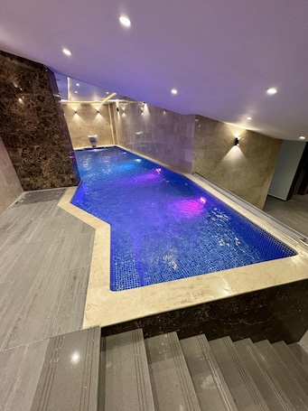 Una piscina techada