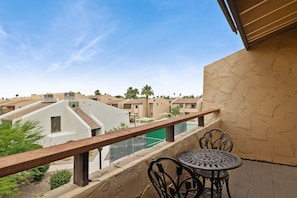 Outdoor dining - Old Town Condo w Pool/Hot Tub/Sauna/BBQ (Scottsdale)