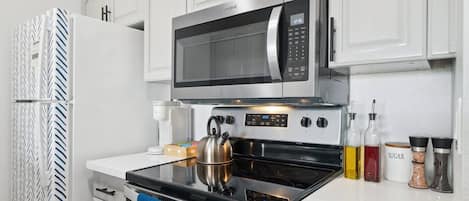 Coffee/tea maker, fridge, microwave, oven