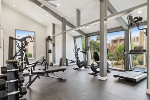 Fitness facility - Cozy Condo w Pool, Hot Tub, Gym, & WiFi, 5min to Old Town (Scottsdale)