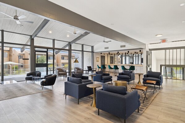 Interior - Cozy Condo w Pool, Hot Tub, Gym, & WiFi, 5min to Old Town (Scottsdale)