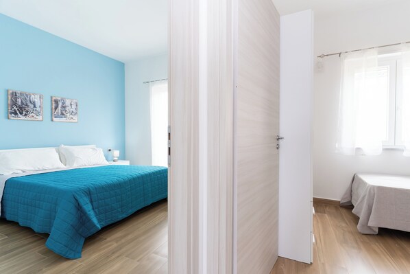 2 bedrooms, iron/ironing board, WiFi, bed sheets