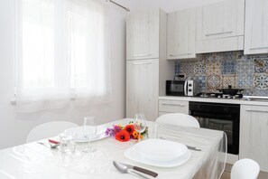Private kitchen - ApartHotel Capo Rizzuto - Sea View Apartments 40mt from the Reserved Beach (Capo Rizzuto)