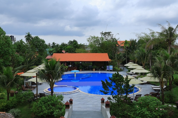 Vista frontal de la propiedad