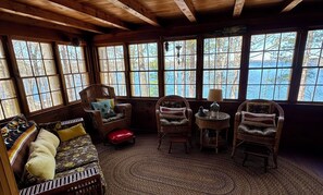 Smart TV, fireplace - Balsam Lake Howards Fern Hill Cabin (Balsam Lake)