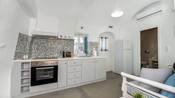 Traditional Triple Room, Courtyard View | In-room safe, soundproofing, iron/ironing board, free WiFi