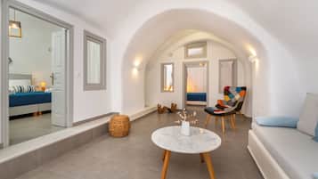 Traditional Quadruple Room, Courtyard View | In-room safe, soundproofing, iron/ironing board, free WiFi
