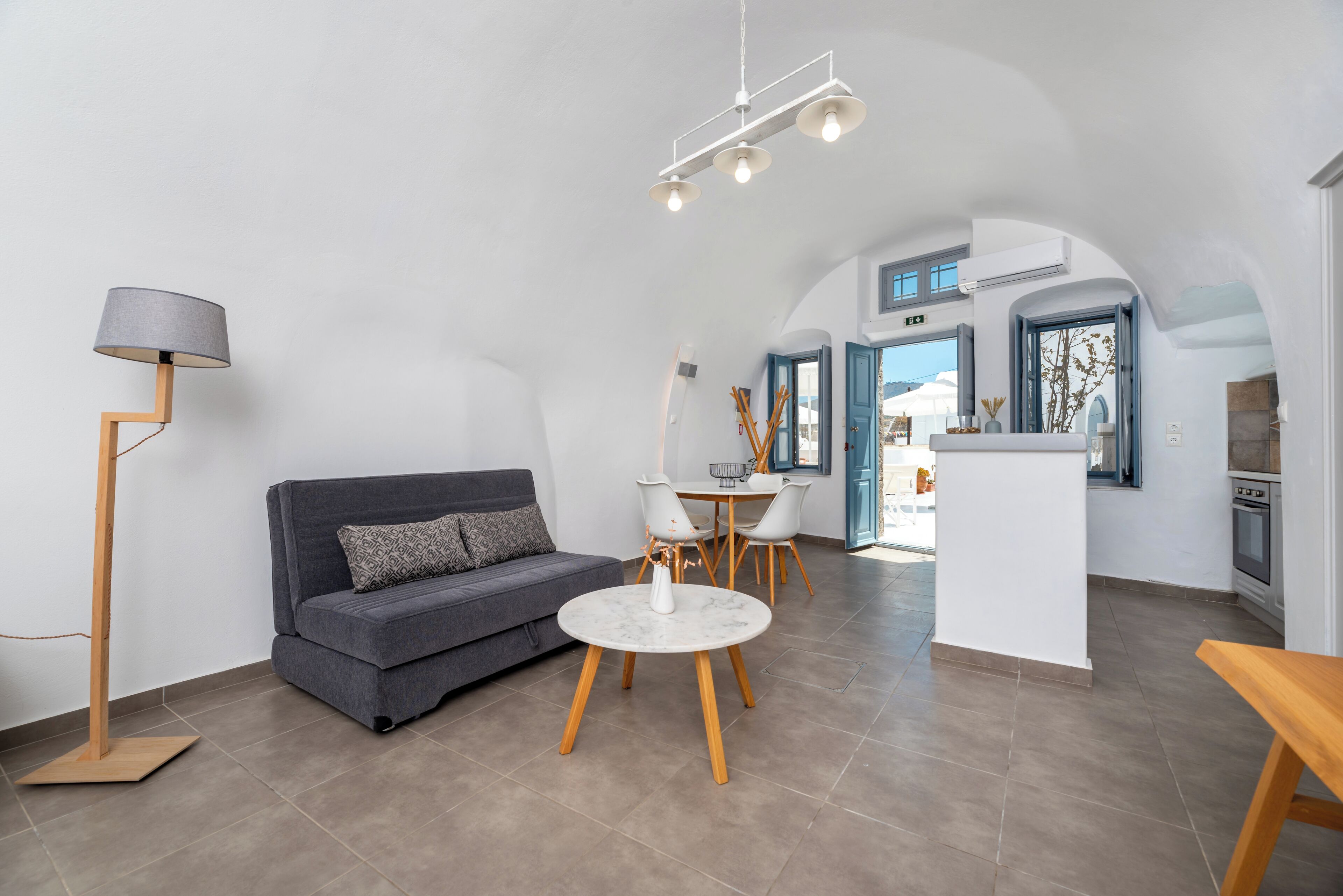 Habitación cuádruple tradicional, vista al patio | Caja de seguridad en la habitación y insonorización 