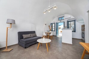 Tradisjonelt firemannsrom, bakgårdsutsikt | Safe på rommet, lydisolert, strykejern/-brett og wi-fi (inkludert)