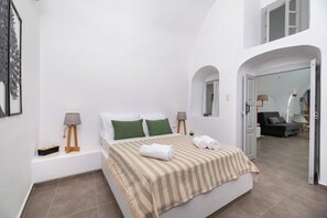 Traditional Quadruple Room, Courtyard View | In-room safe, soundproofing, iron/ironing board, free WiFi