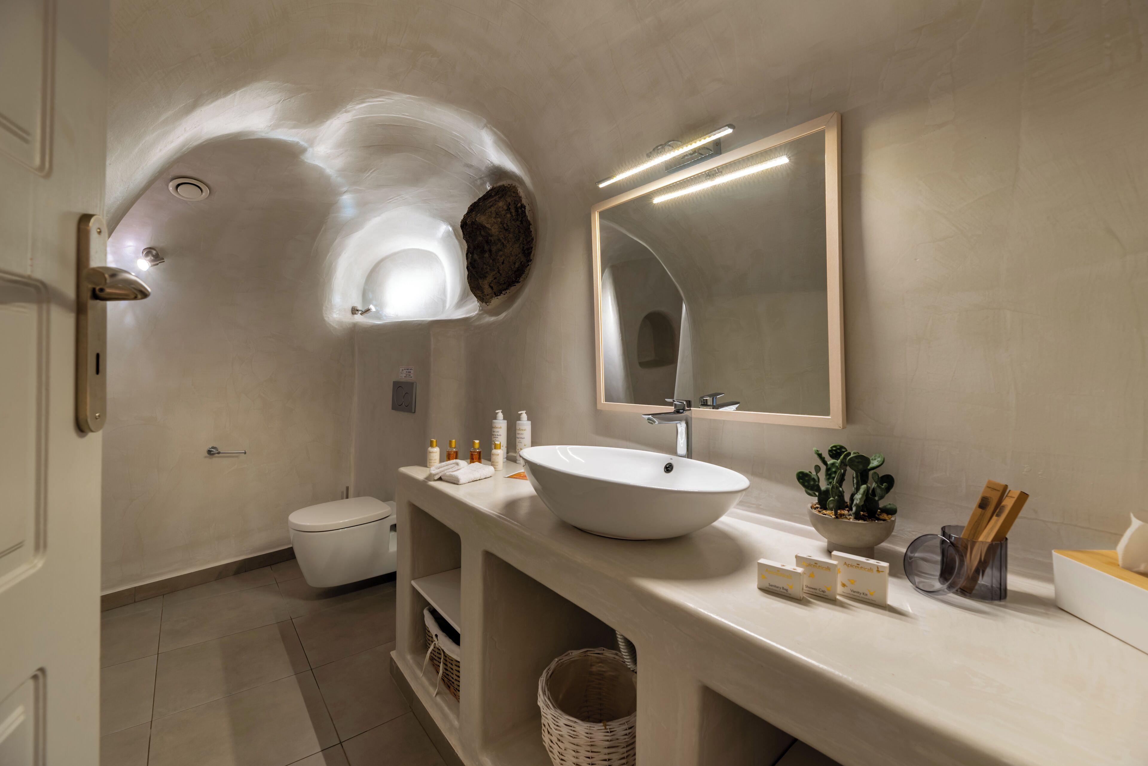 Traditional-Vierbettzimmer, Blick auf den Innenhof | Badezimmer