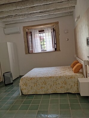 1 chambre, fer et planche Ă repasser, Wi-Fi gratuit, draps fournis