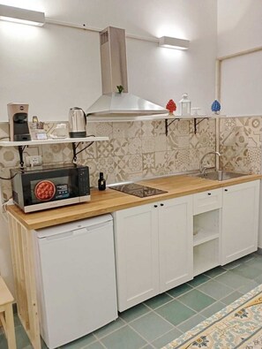 微波爐、爐具、電熱水壺、廚房用具/餐具/器皿