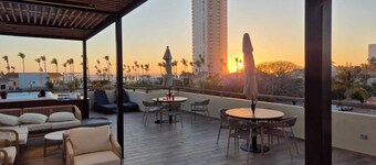 Oceanview 1-bedroom and lock off apartment in Mazatlán w pools,gardens,WiFi etc